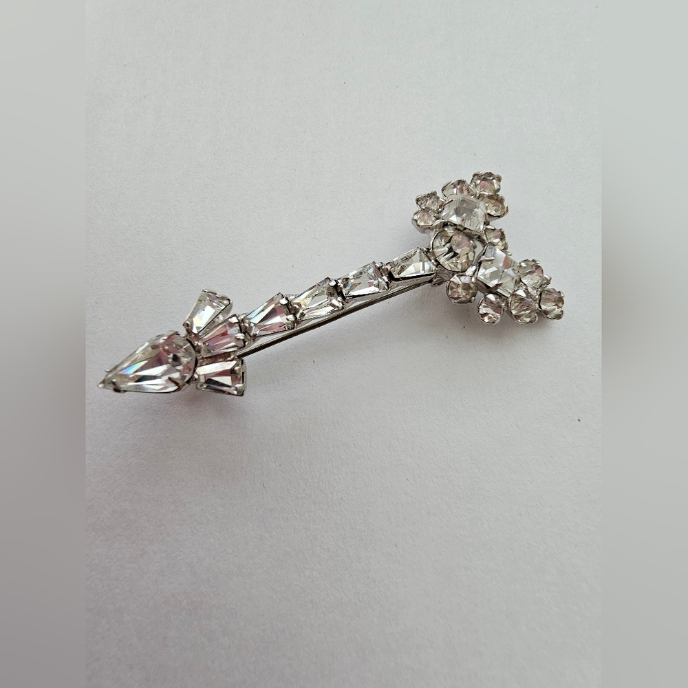 Vintage Mid-Century Rhinestone Arrow Brooch - Silver Tone Figural Pin